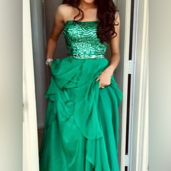 Sherri Hill Emerald Dress - Picture 4 of 4